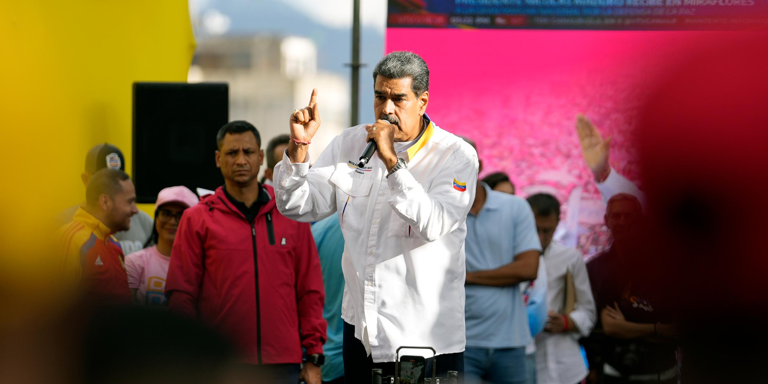 Venezuelas Staatschef Nicolas Maduro spricht zu Anhängern während einer Regierungskundgebung in Caracas.