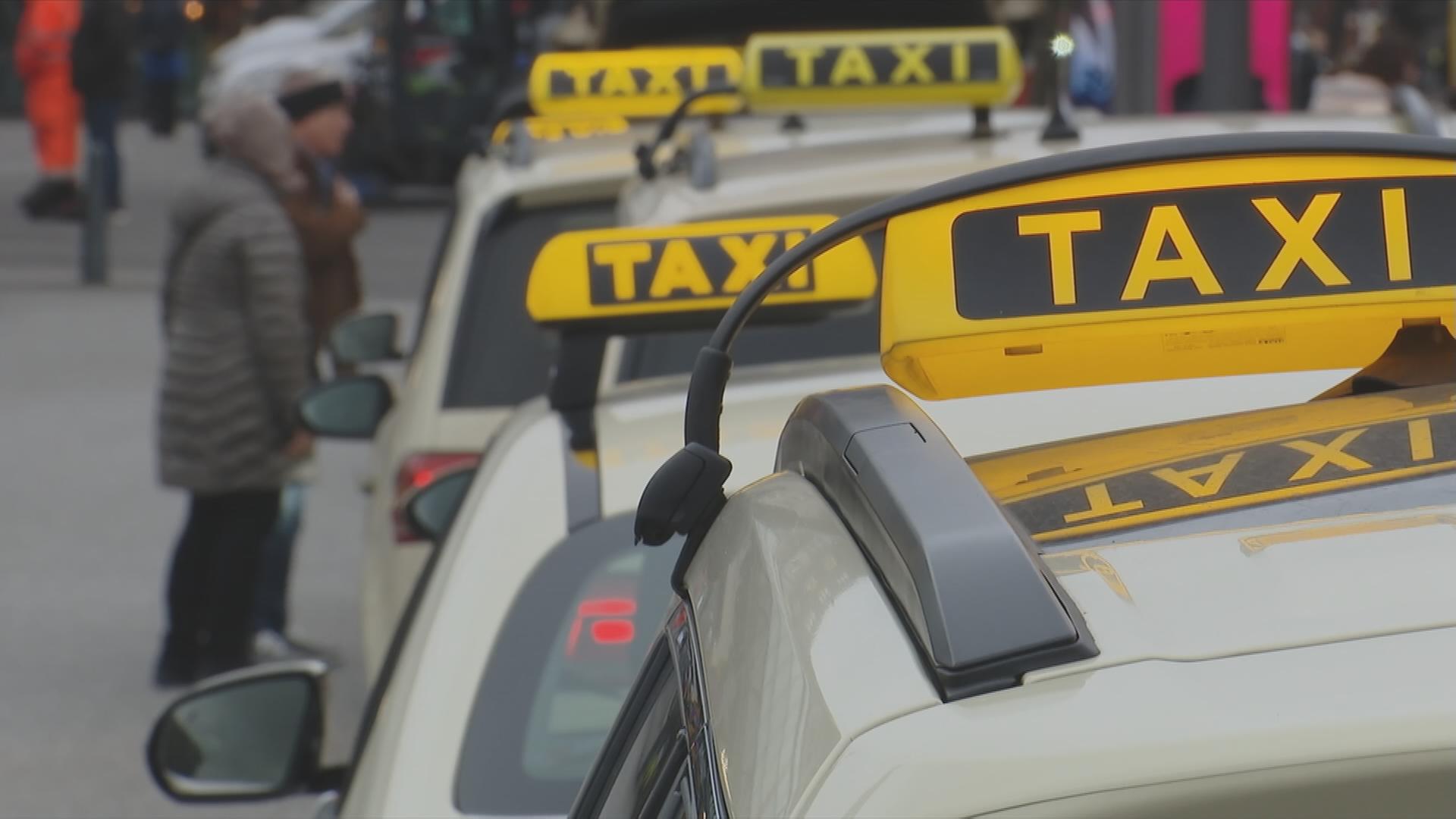 Hamburg beschließt Aus für Verbrenner-Taxis