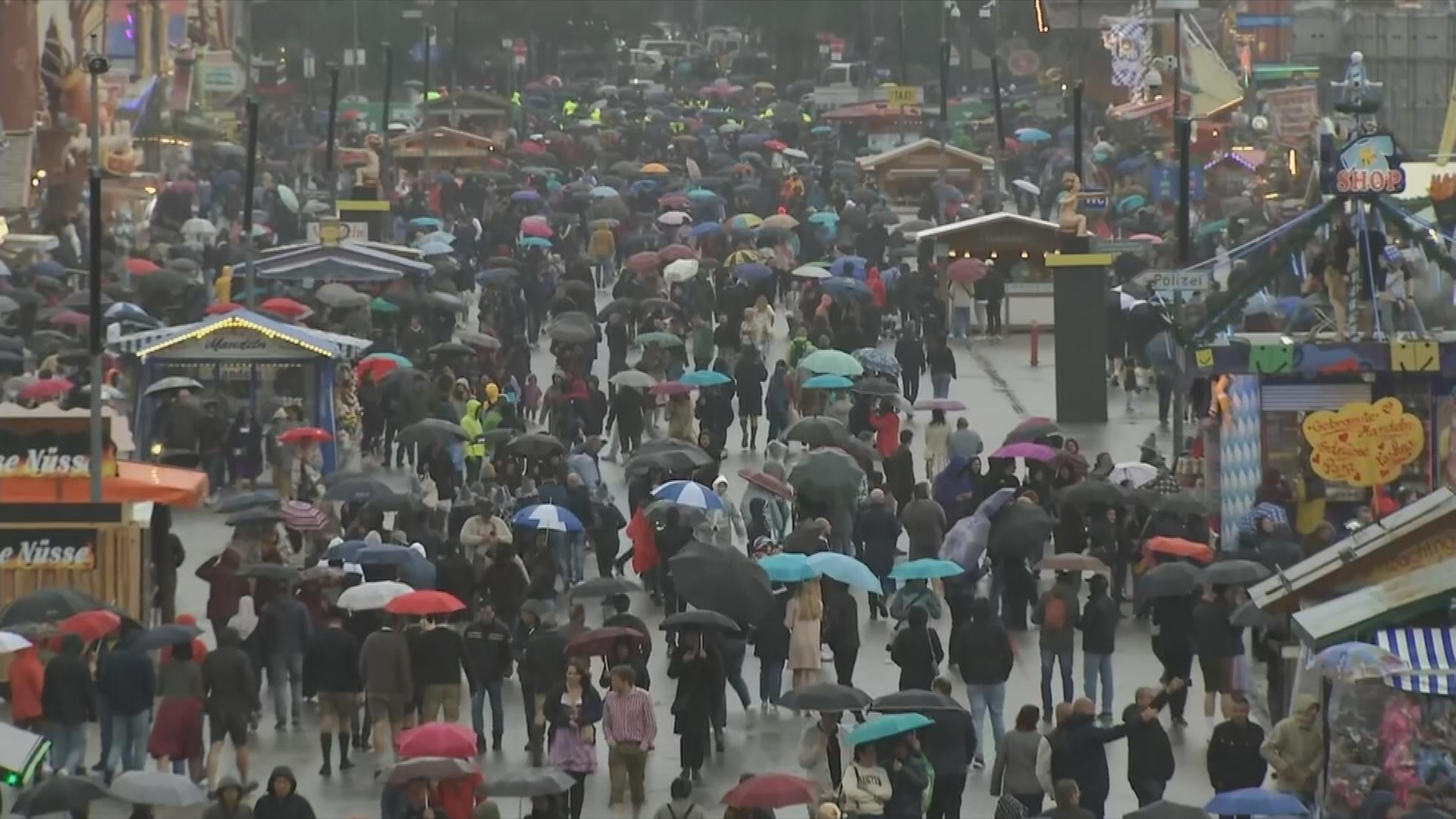 Volksfest im Regen