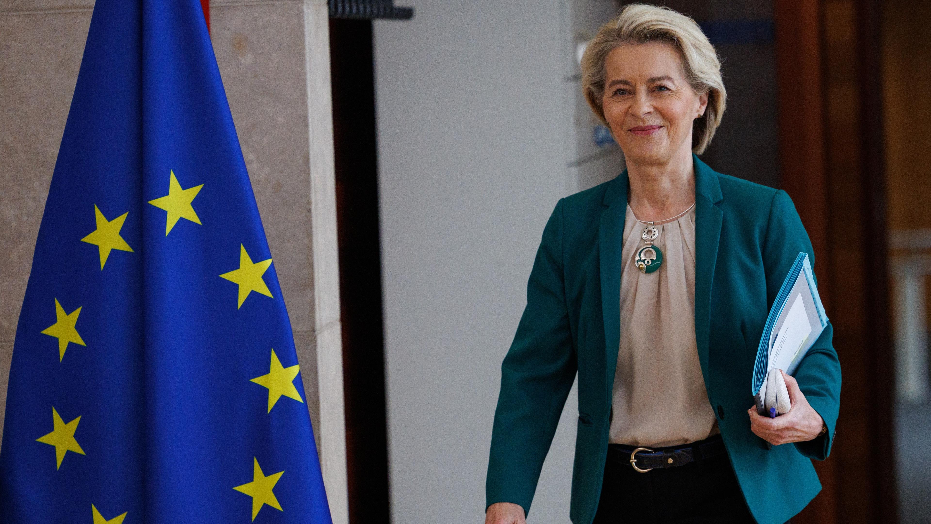 Archiv, 19.06.2024: Die Präsidentin der Europäischen Kommission Ursula von der Leyen kommt zur wöchentlichen Sitzung des Kollegiums der Europäischen Kommission in Brüssel, Belgien, an.