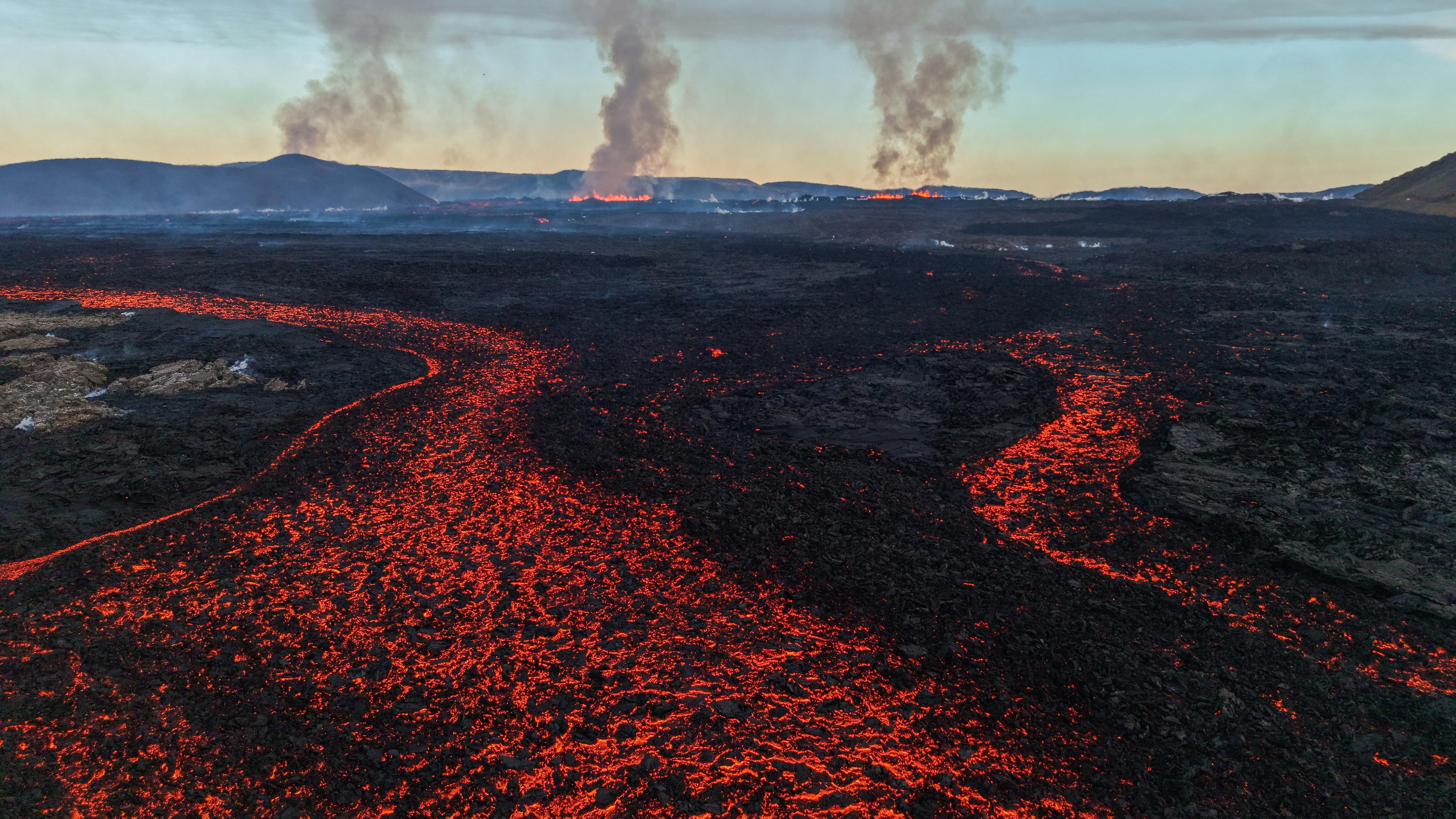 Lavastrom nach Vulkanausbruch bei Grindavik in Island