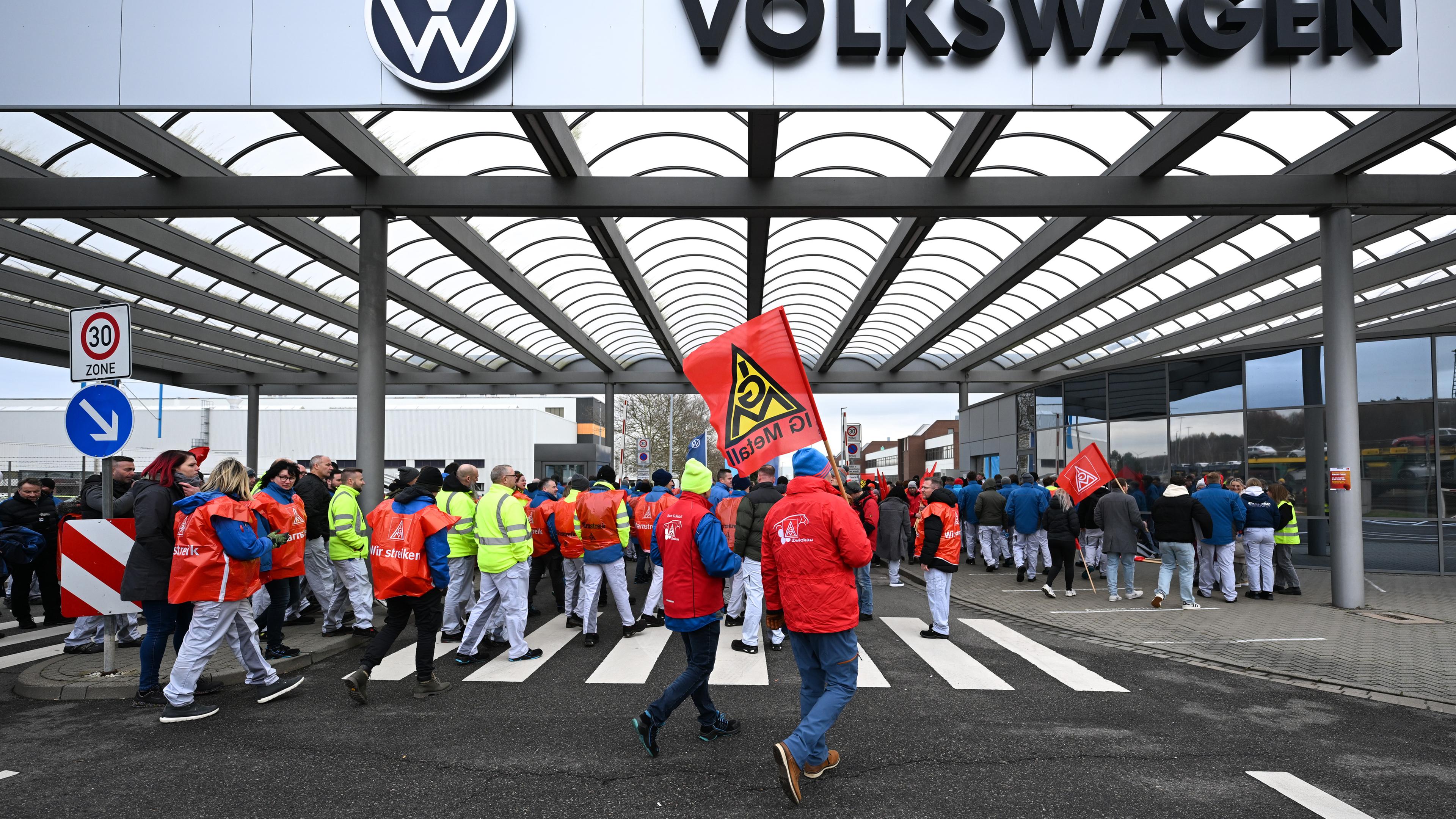 Warnstreik an deutschen Volkswagen-Standorten - Zwickau