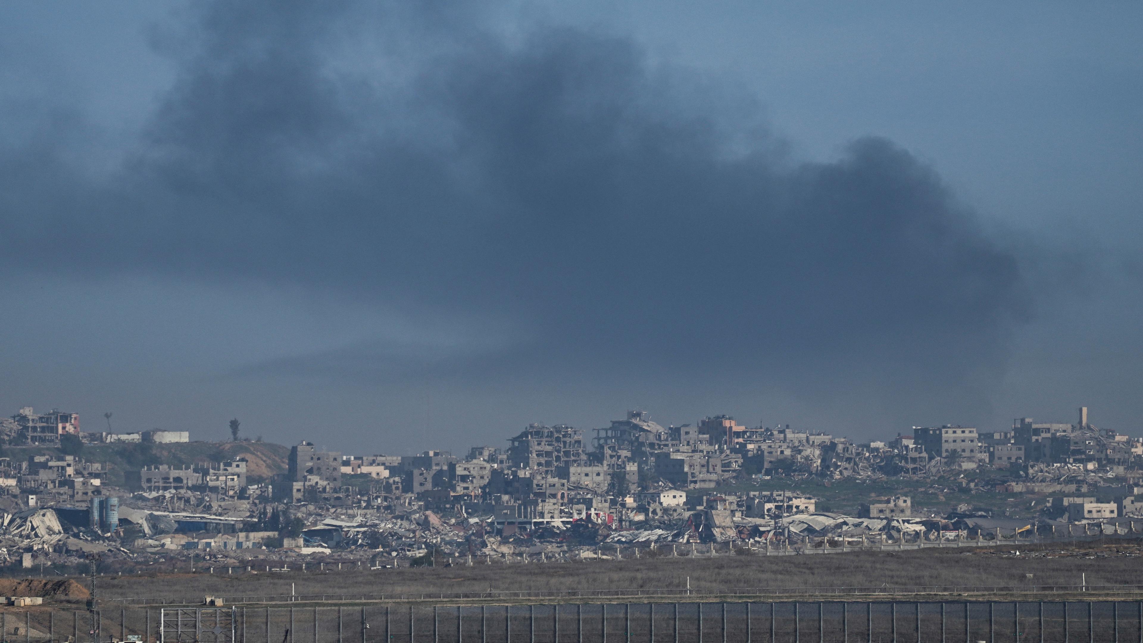 Rauch steigt nach einem neuerlichen israelischen Luftangriff auf den Gazastreifen