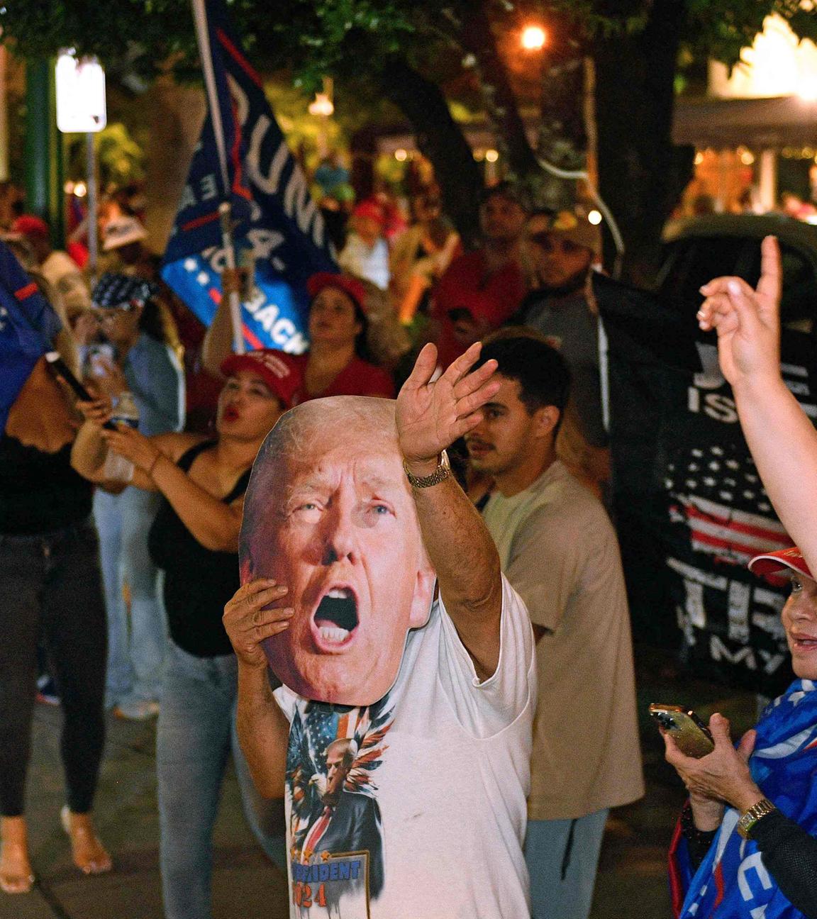 Anhänger des ehemaligen US-Präsidenten und republikanischen Präsidentschaftskandidaten Donald Trump in Miami, aufgenommen am 06.11.2024