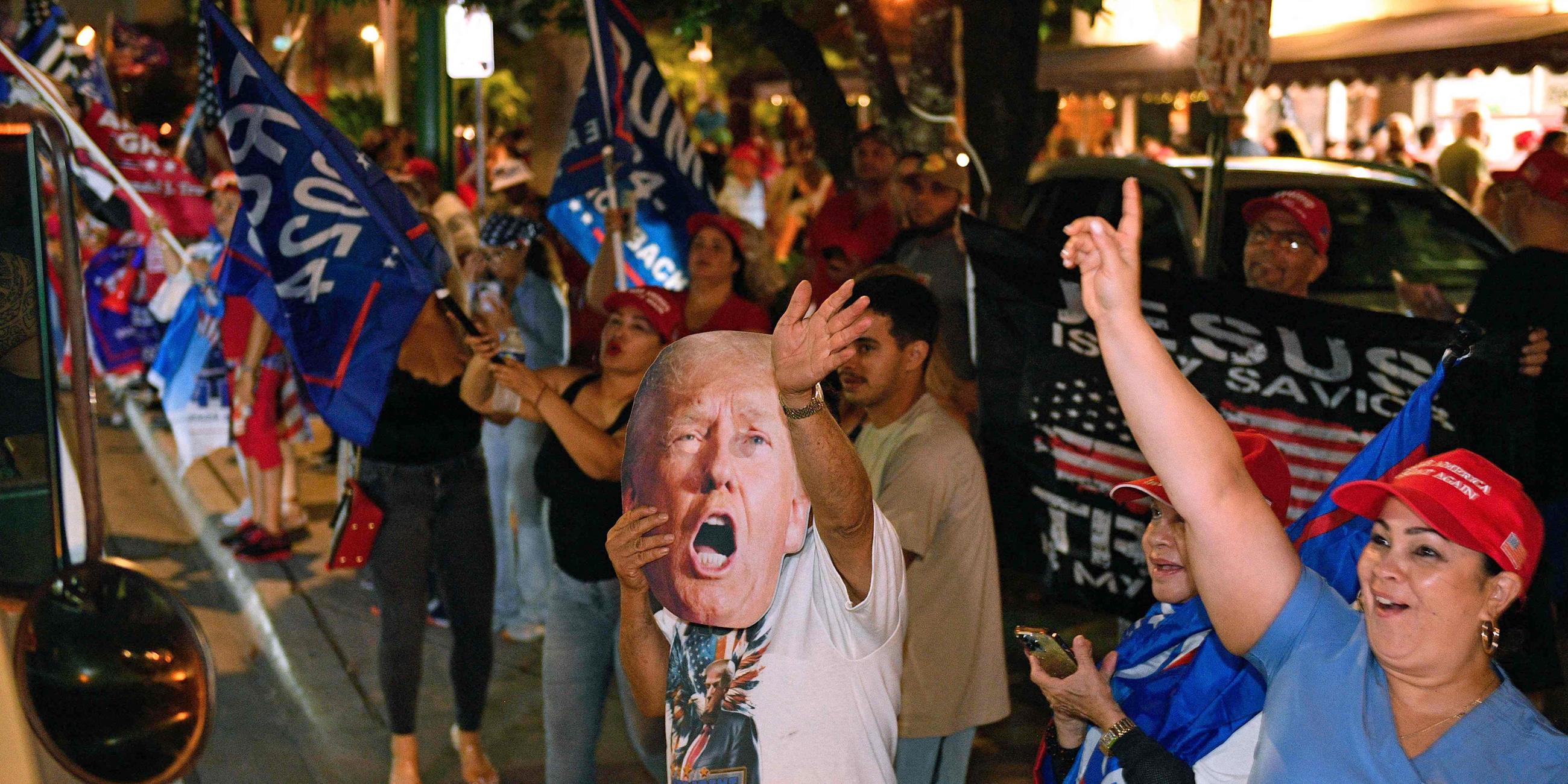 Anhänger des ehemaligen US-Präsidenten und republikanischen Präsidentschaftskandidaten Donald Trump in Miami, aufgenommen am 06.11.2024