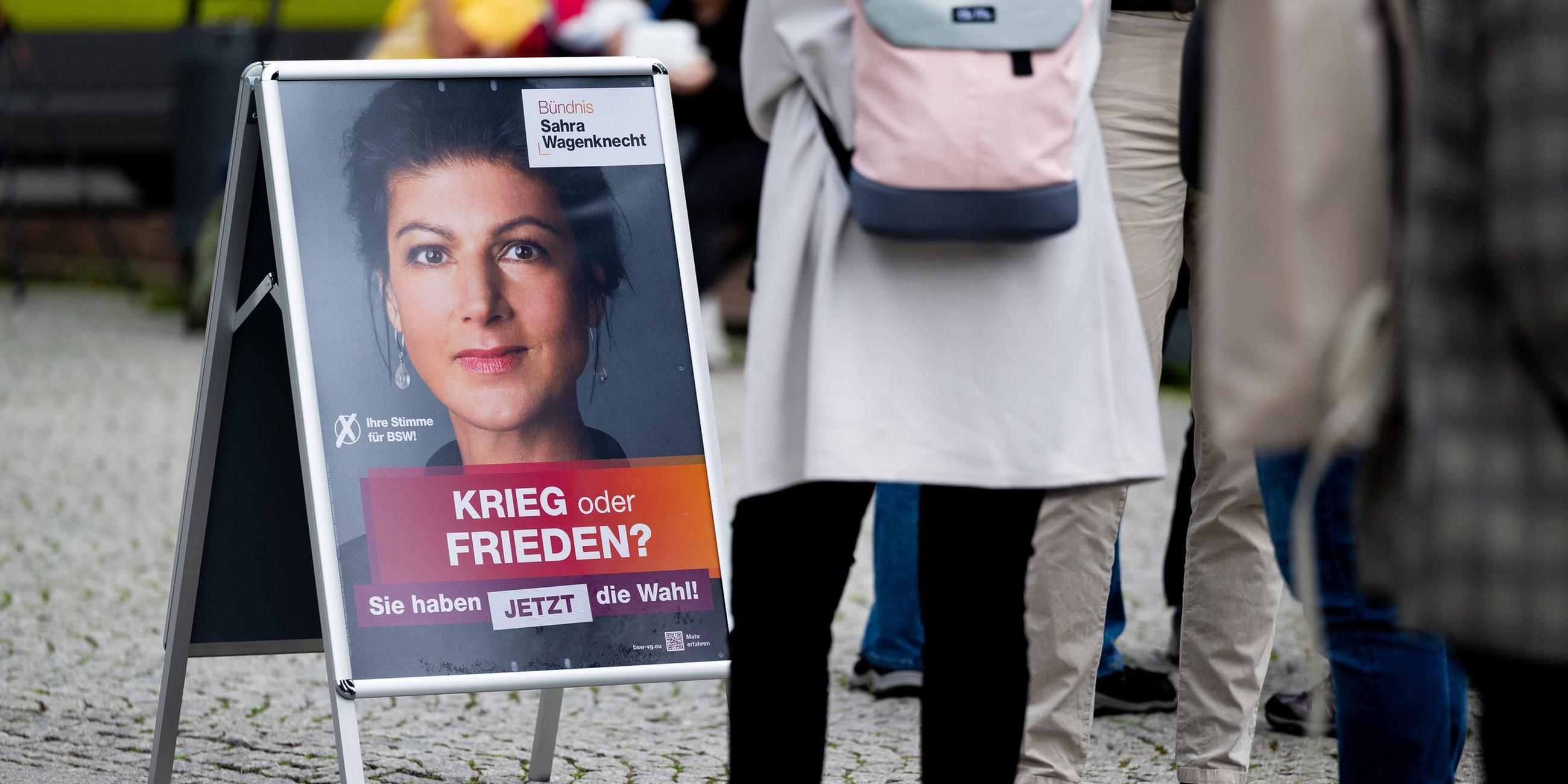 Ein Wahlplakat der Parteivorsitzenden des Bündnis Sahra Wagenknecht