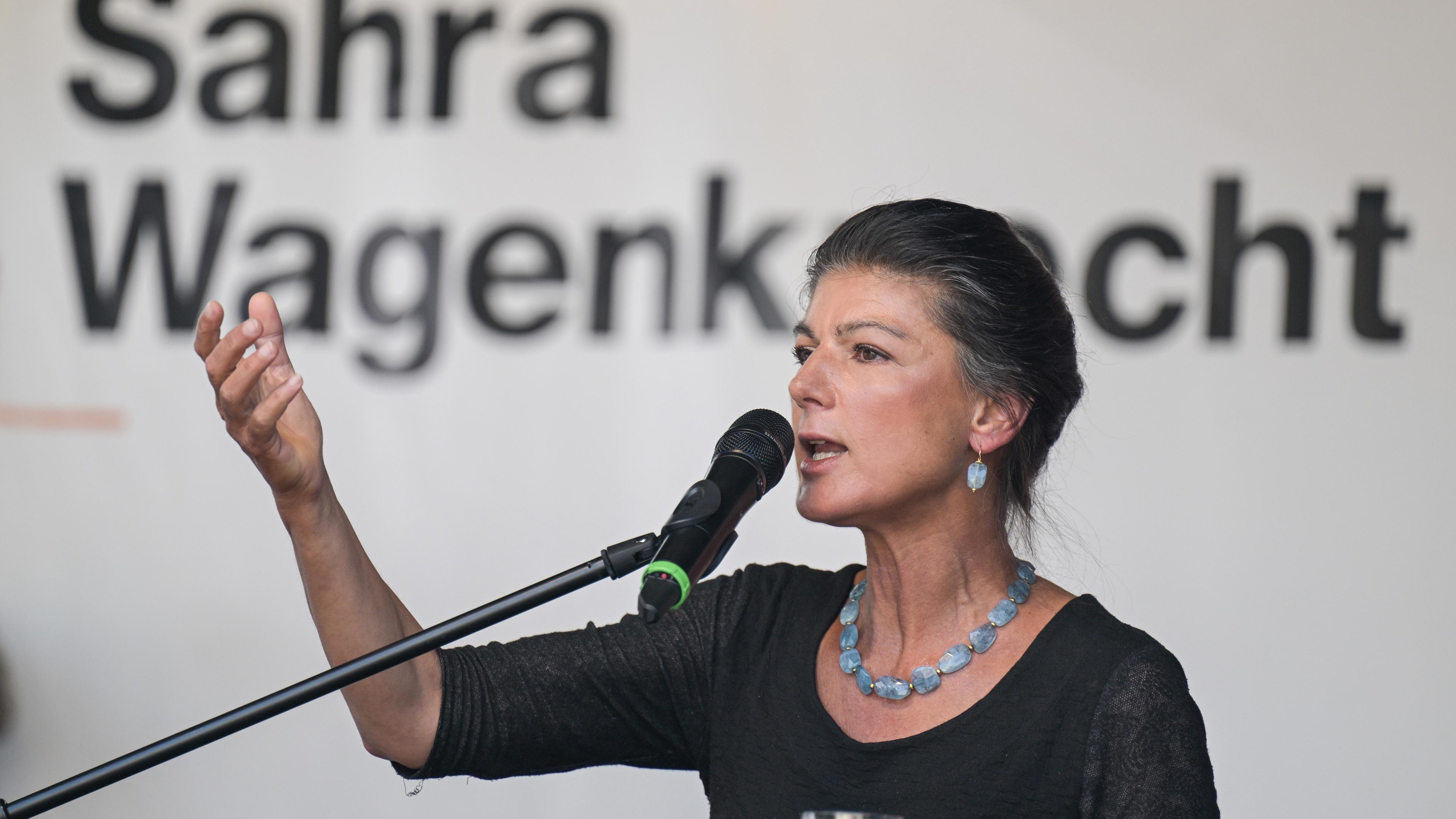 Thüringen, Eisenach: Sahra Wagenknecht, Bundesvorsitzende des Bündnis Sahra Wagenknecht (BSW), spricht auf einer Wahlkampfveranstaltung.