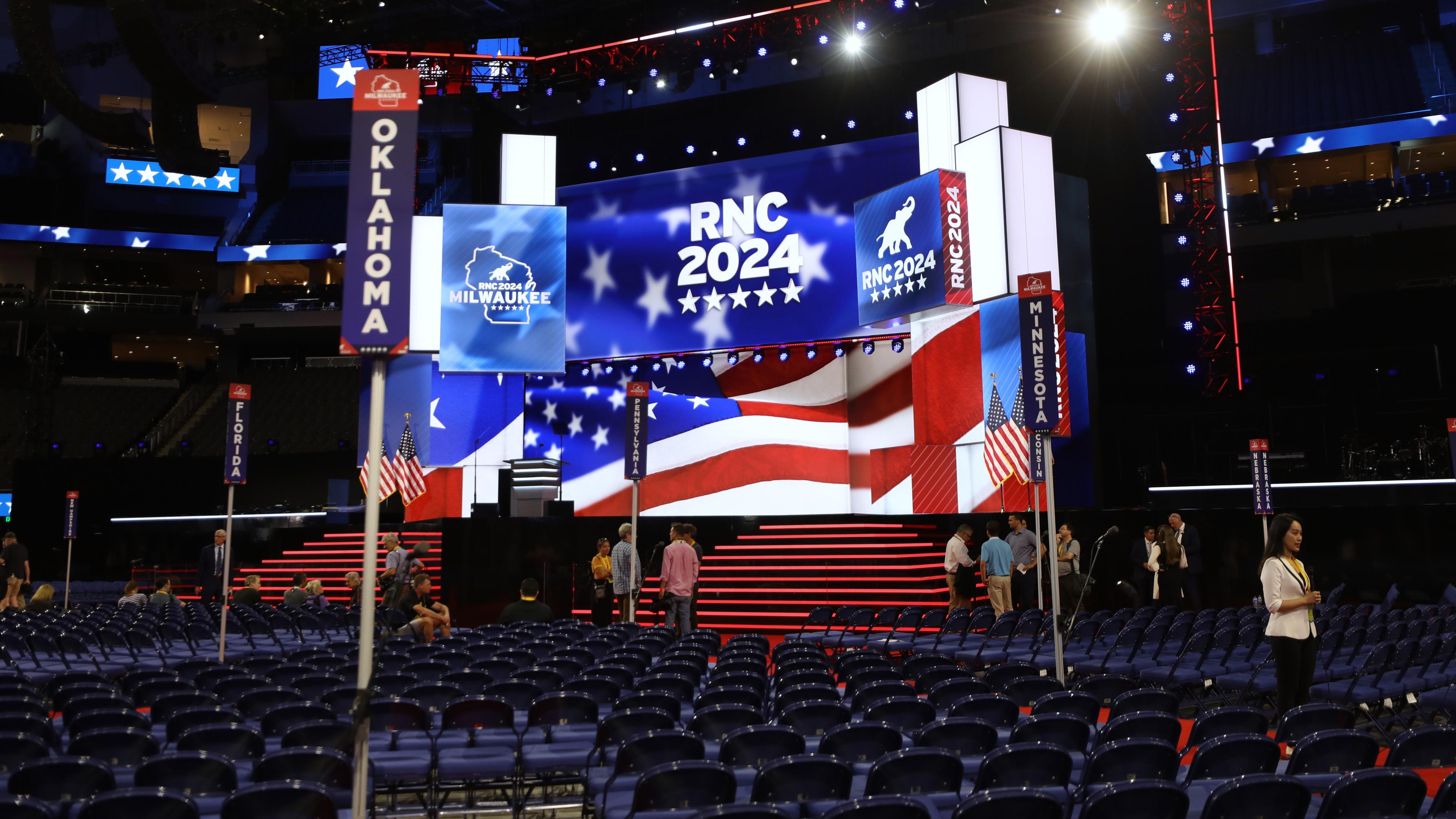 USA, Milwaukee: Die Hauptbühne der Republican National Convention 2024 in Milwaukee