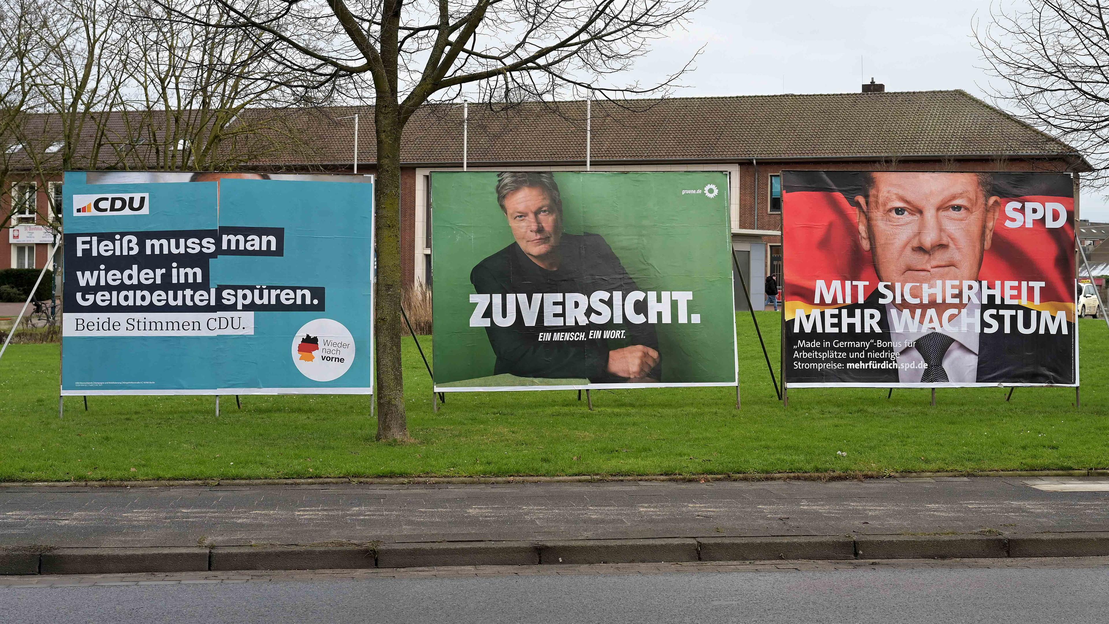 Wahlplakate der Bundestagswahl 2025