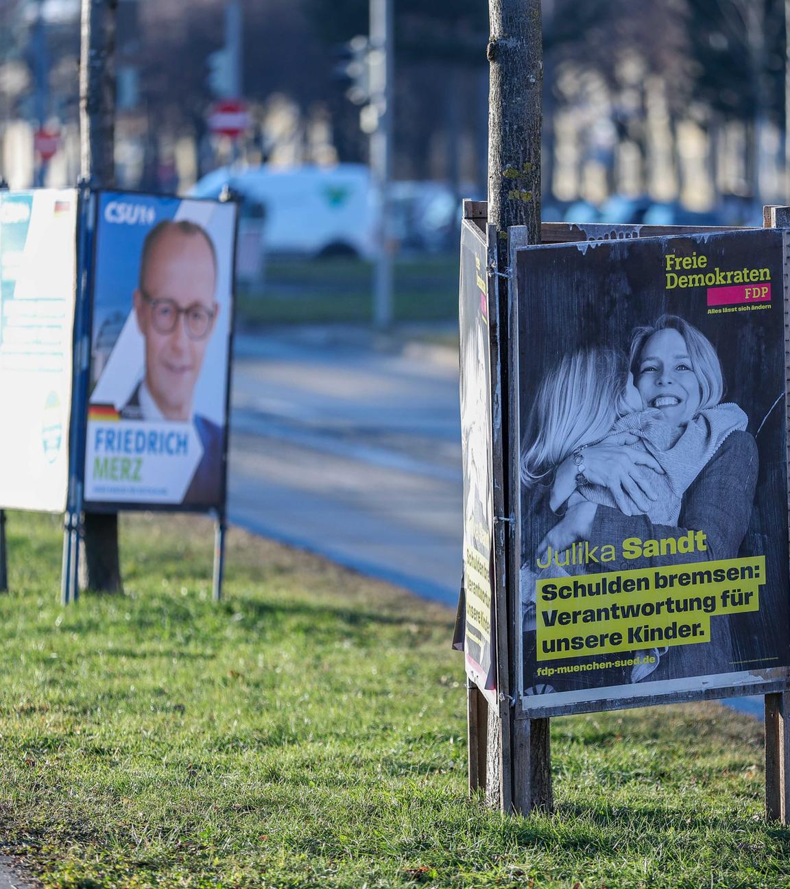 Wahlplakate der Bundestagswahl 2025 in München