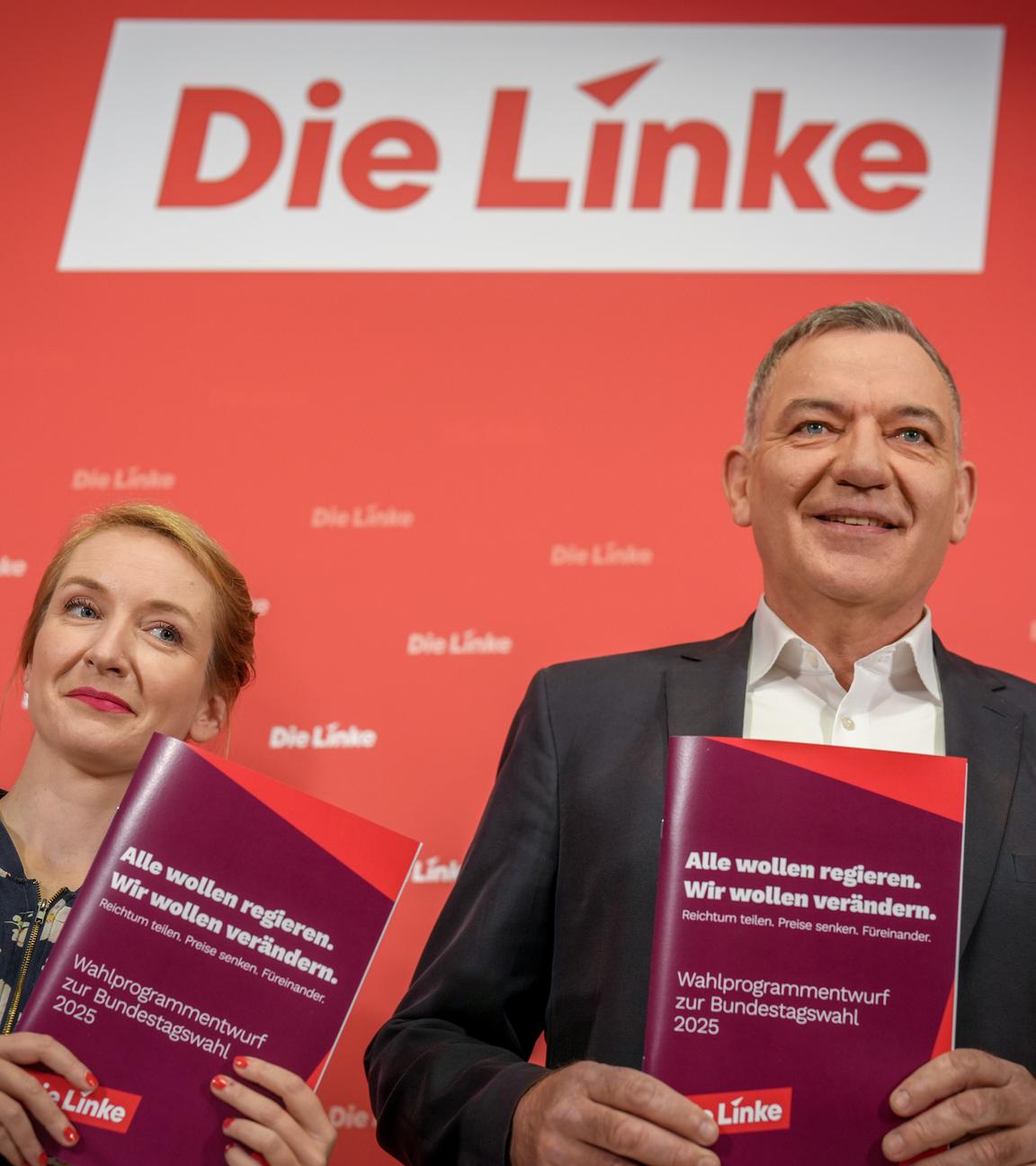 Die Vorsitzenden der Partei Die Linke, Ines Schwerdtner und Jan van Aken, stellen den Entwurf des Parteivorstandes für das Wahlprogramm der Partei Die Linke zur kommenden Bundestagswahl vor.