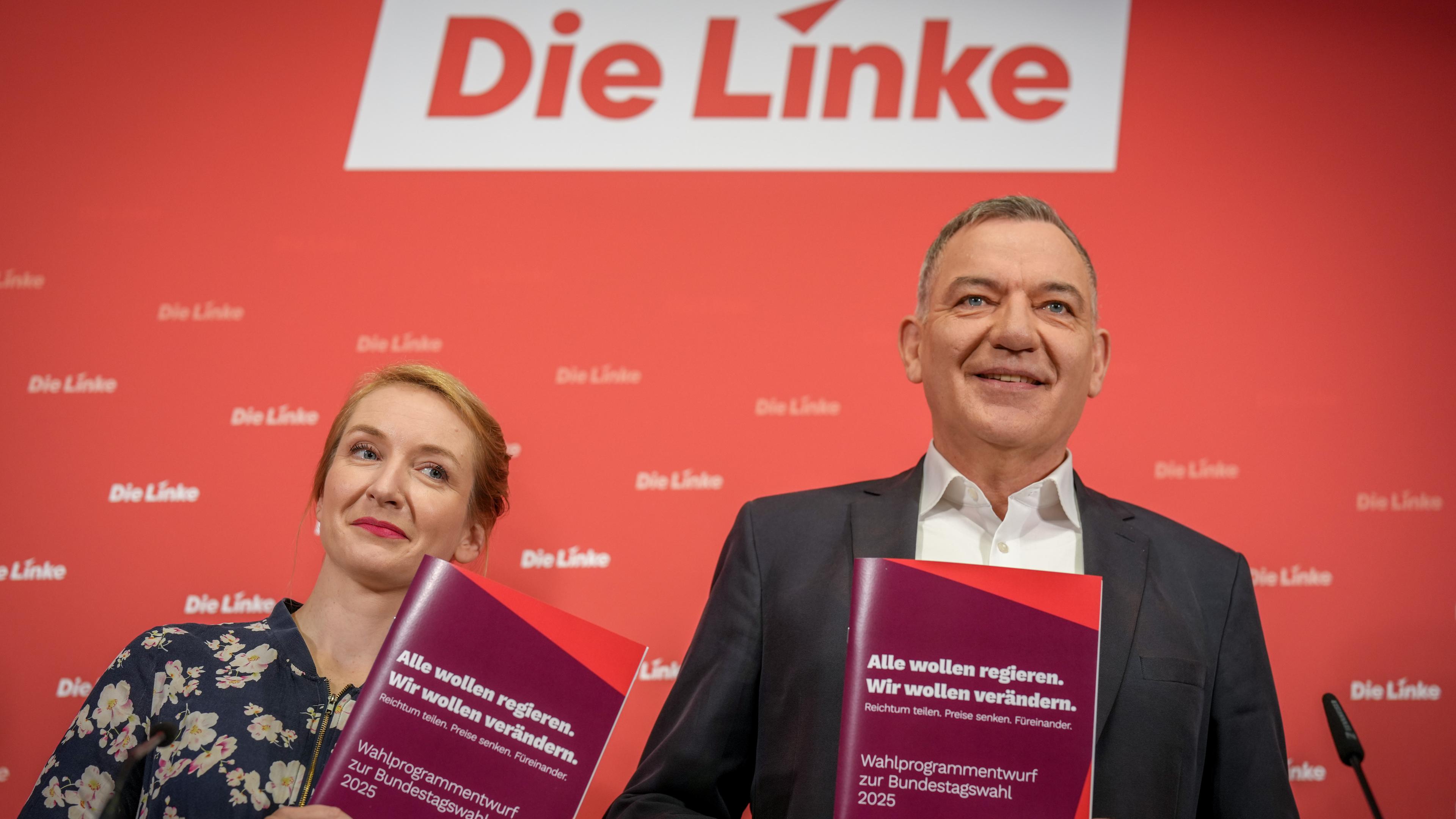 Die Vorsitzenden der Partei Die Linke, Ines Schwerdtner und Jan van Aken, stellen den Entwurf des Parteivorstandes für das Wahlprogramm der Partei Die Linke zur kommenden Bundestagswahl vor.