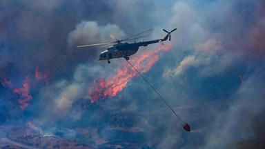 Flammen erreichen Wohngebiete nahe Izmir