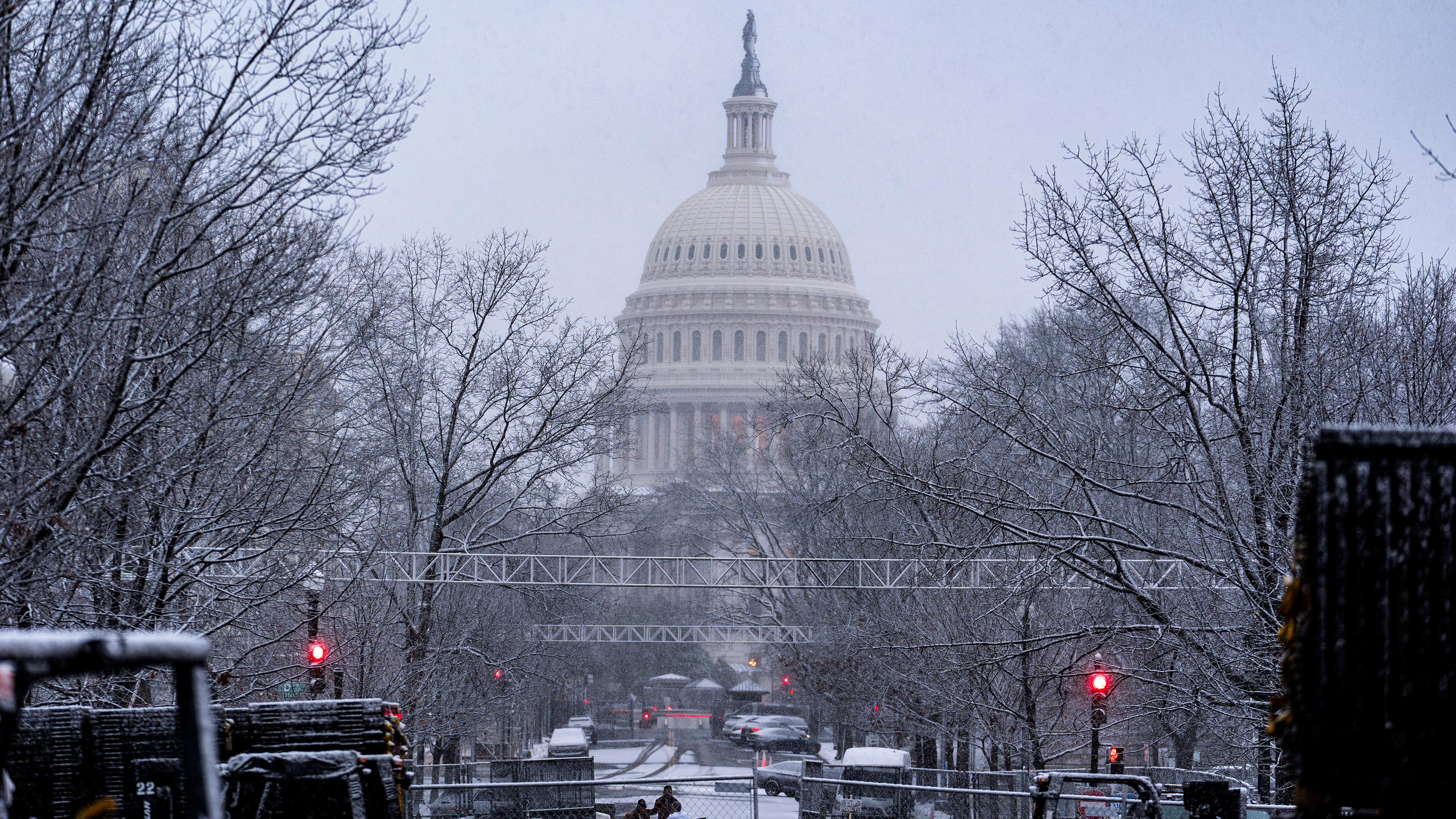 Schnee fällt auf das Kapitol in Washington