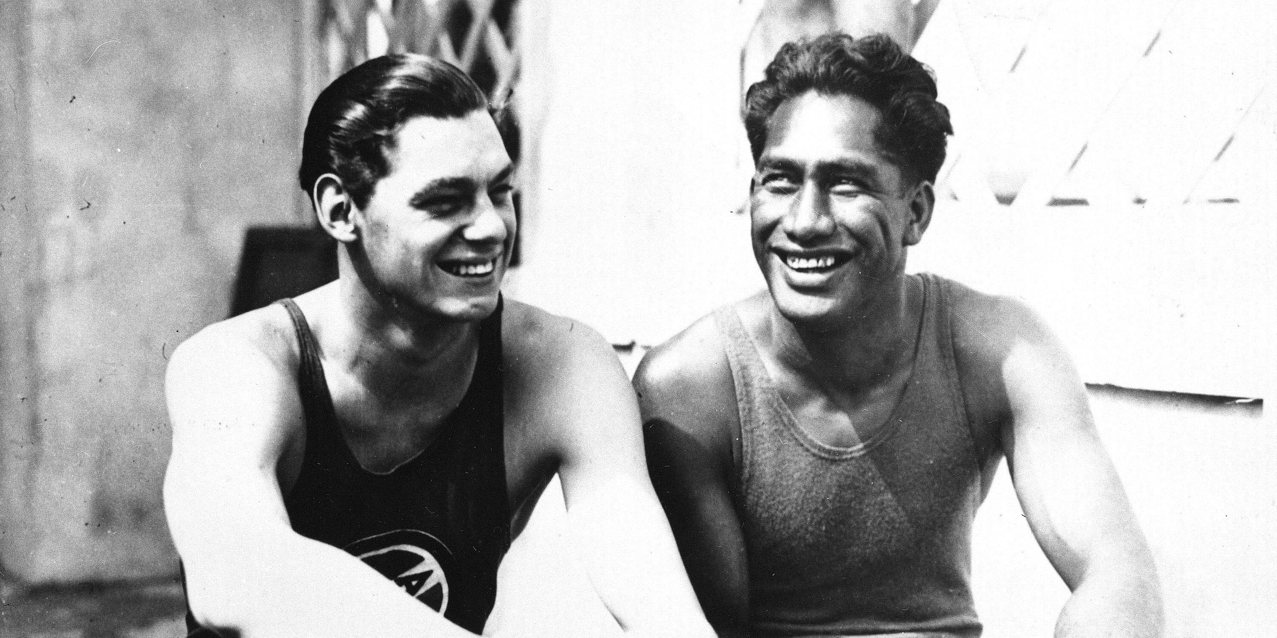 Johnny Weissmüller (l.) und Duke Kahanamoku bei den Olympischen Spielen 1924 in Paris.