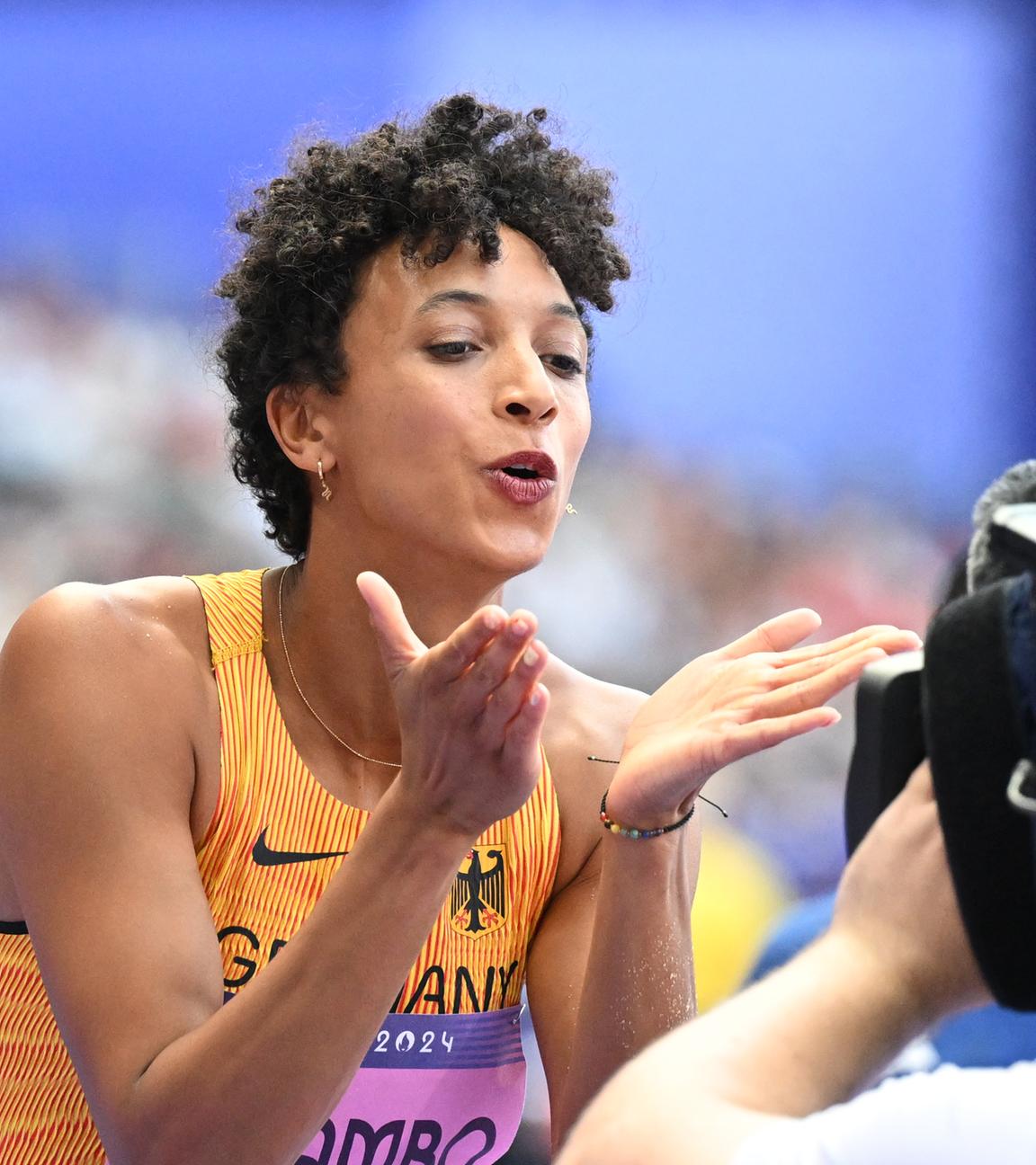 Malaika Mihambo aus Deutschland feiert nach dem Sprung.