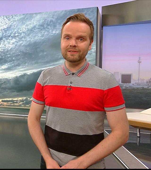 Benjamin Stöwe präsentiert das Wetter