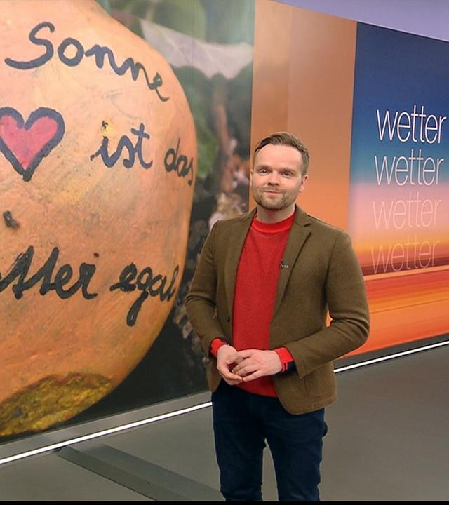 Benjamin Stöwe präsentiert das Wetter