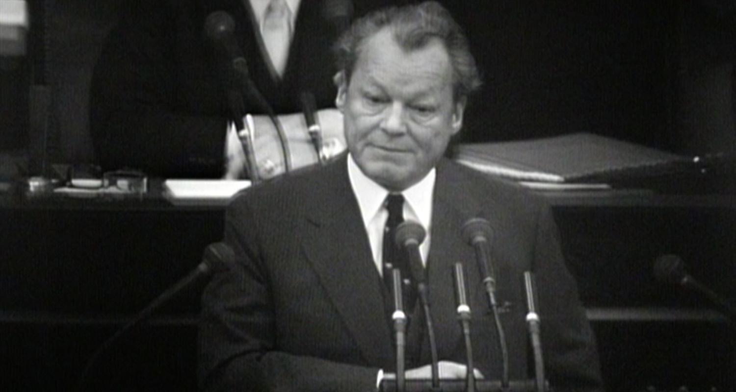 Willy Brandt bei seiner Rede im Bundestag.