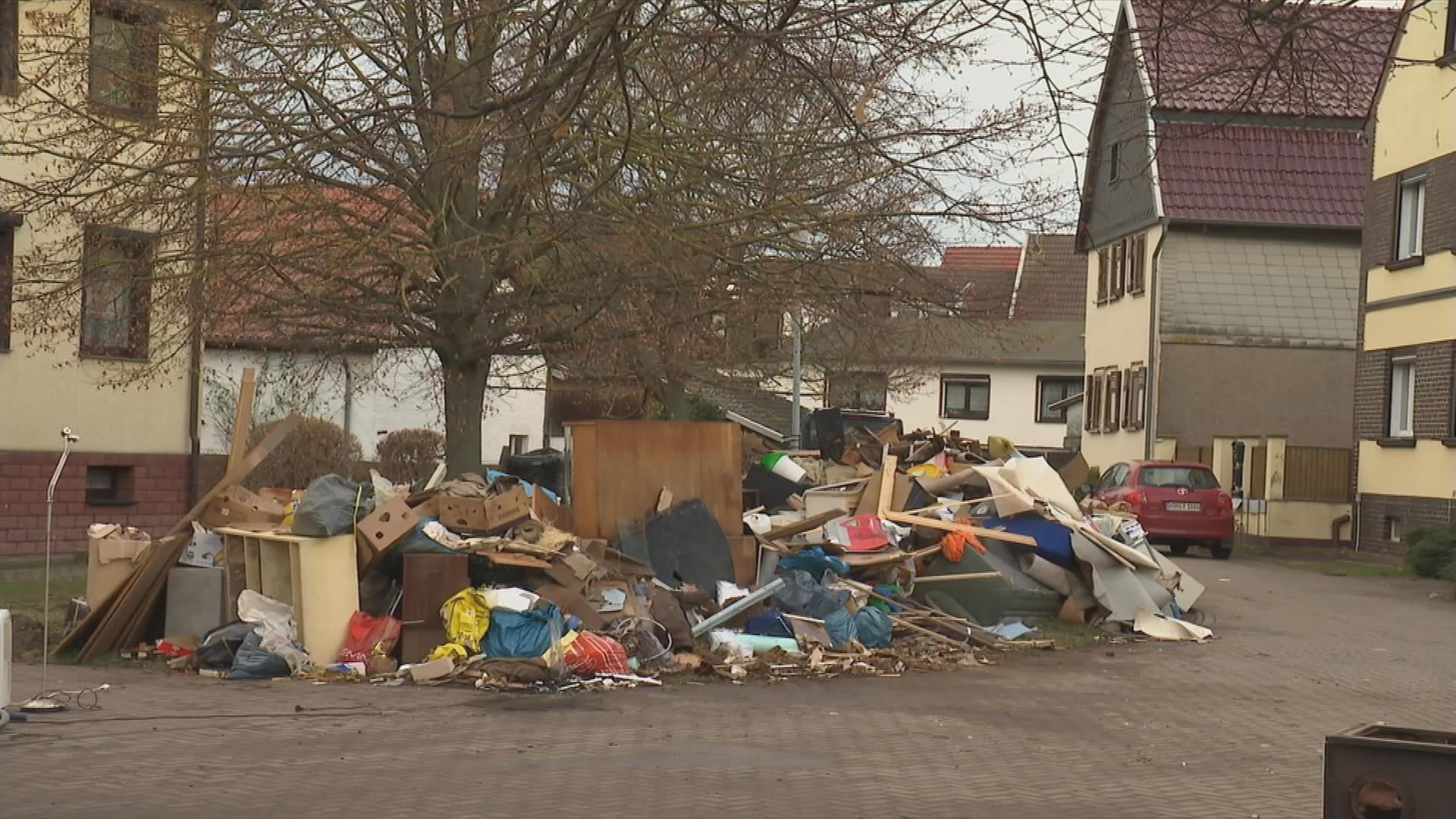 Auf dem Bild sieht man Schäden von dem Hochwasser.