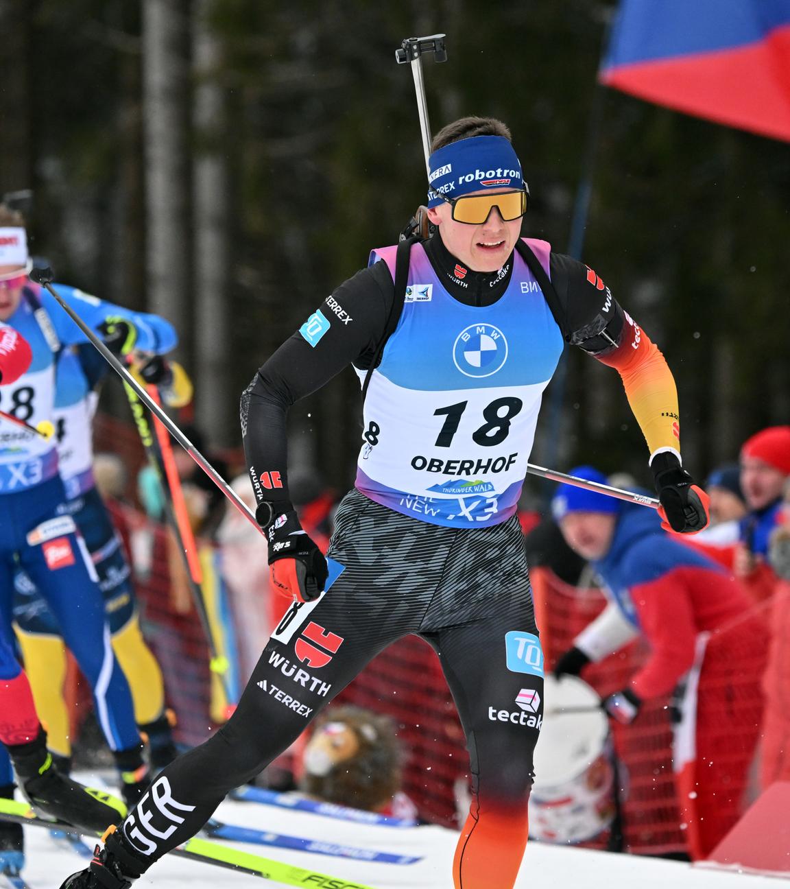 Der Biathlet Justus Strelow aus Deutschland in Aktion auf der Strecke beim Biathlon-Weltcup.