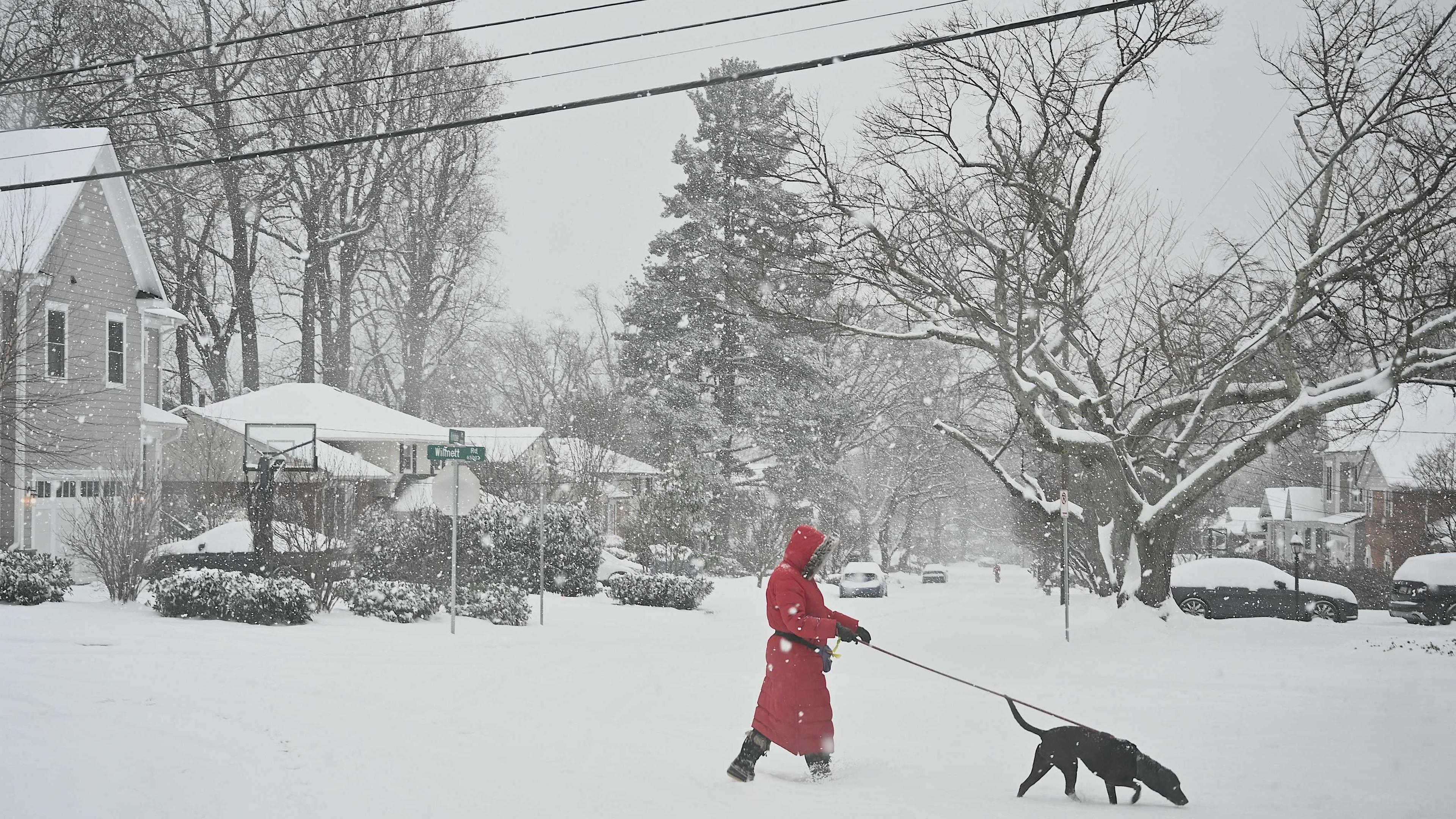 Dangerous storm sweeps across much of US