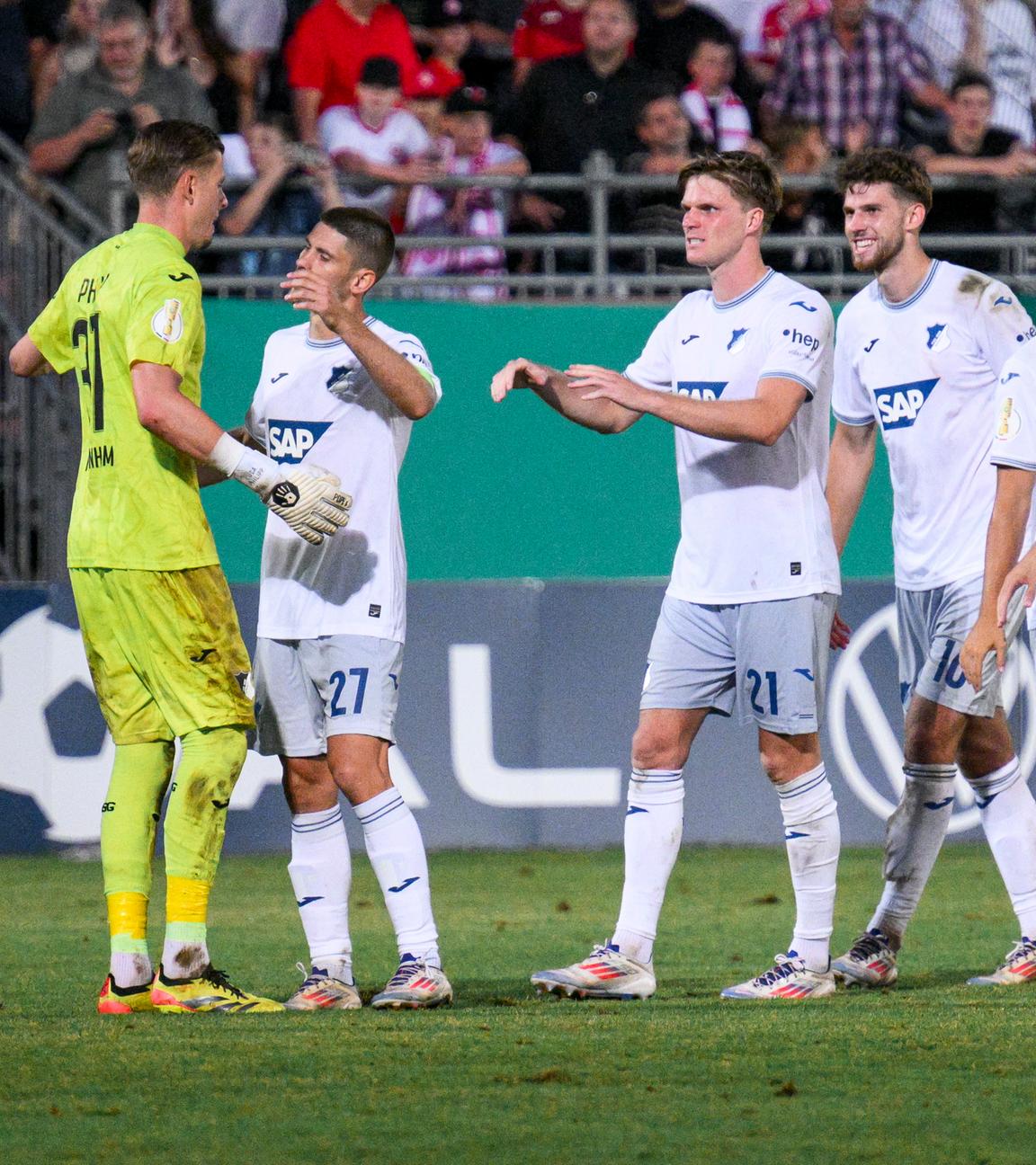 DFB-Pokal, Würzburger Kickers - TSG 1899 Hoffenheim, 1. Runde: Die TSG 1899 Hoffenheim freut sich nach dem im Elfmeterschießen gewonnenen Spiel