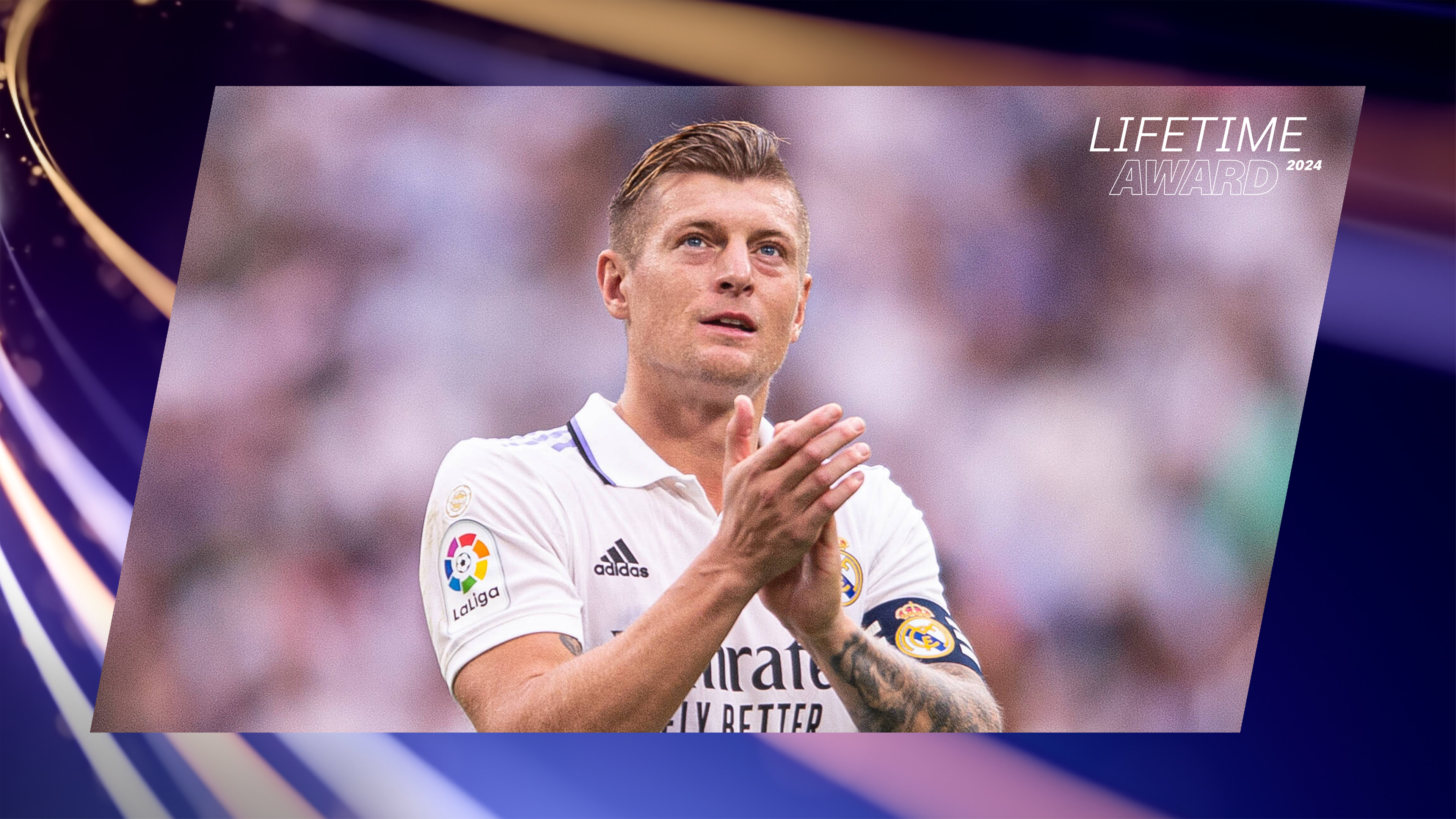 Toni Kroos klatscht nach einem Spiel.