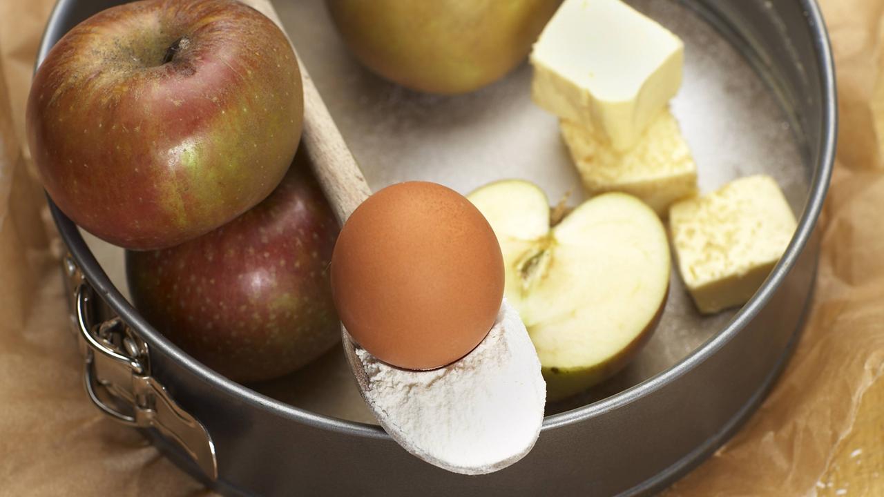 Schoko-Nuss-Kuchen mit Äpfeln - ZDFmediathek