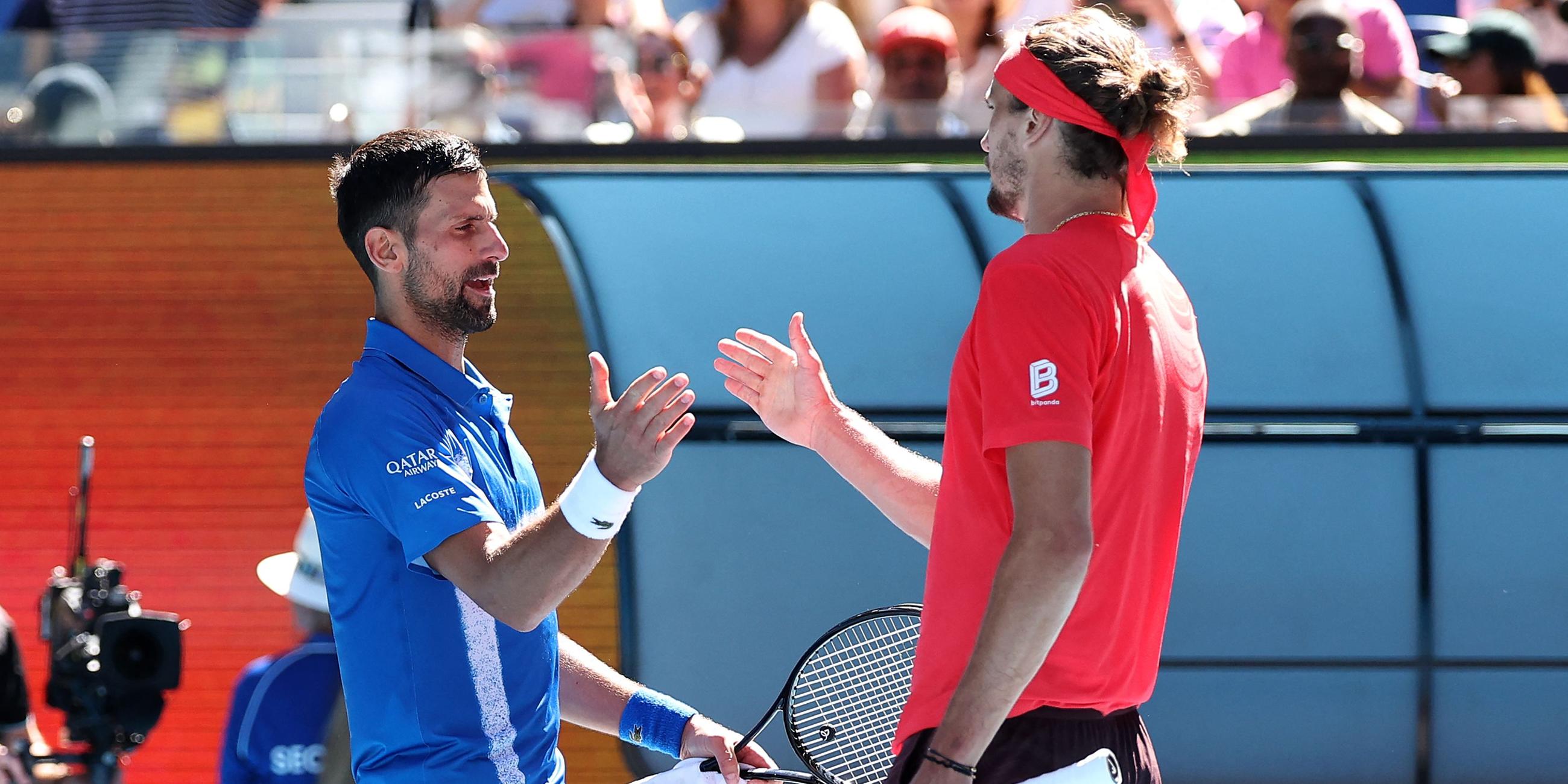 Alexander Zverev und Novak Djokovic geben sich die Hand nach dem Spiel bei den US-Open